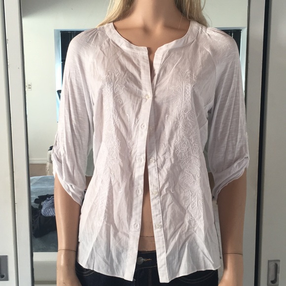 RXB Tops - Pretty Wht Blouse W/Button Front &Embrodery Accent